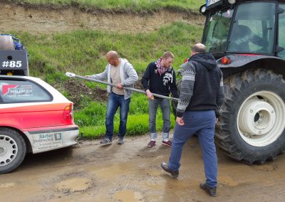 Traktor zieht Wilma raus