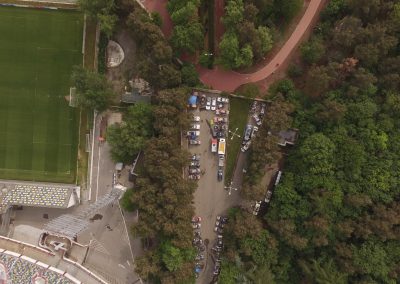 Camp in der nähe eines Stadions