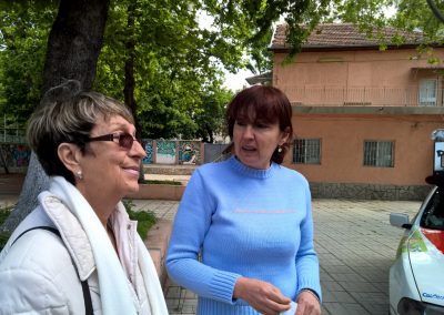 Dolmetscherin Mariana Gamizova (links) und die Waisenhausleiterin (rechts)